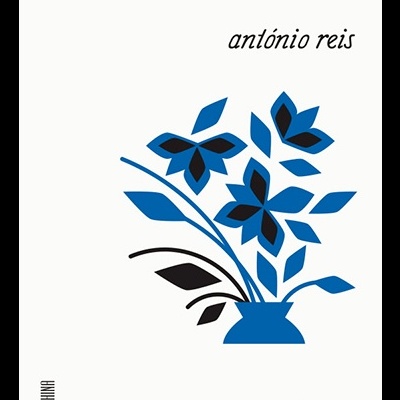 Capa de livro branca com flores azuis e pretas e texto em preto.