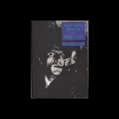 Capa de livro com rosto em preto e branco e título em fundo azul