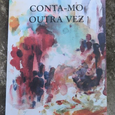 Capa de livro colorida com título e autor.