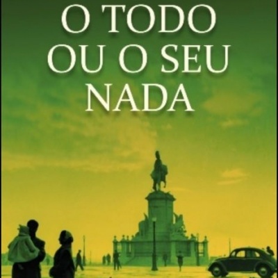 Capa de livro O TODO OU O SEU NADA com estatua e pessoas na praça