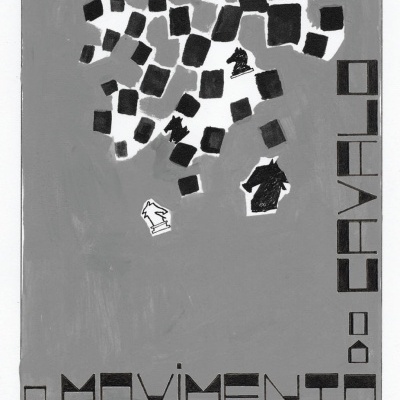 Capa de livro com formas quadradas e peças de xadrez em tons de cinza.