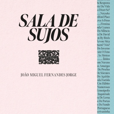 Capa de livro rosa claro com título 'SALA DE SUJOS' e nome de autor, faixa azul com texto à direita