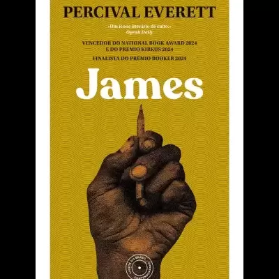 Capa do livro 'James' de Percival Everett com mão segurando lápis e fundo amarelo
