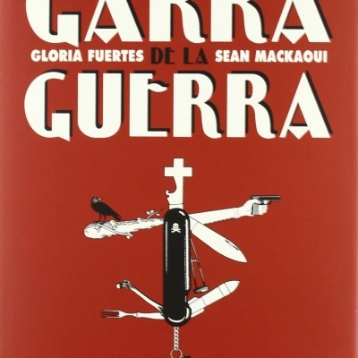 Capa de livro vermelha com título GARRA DE LA GUERRA e canivete suíço preto com elementos