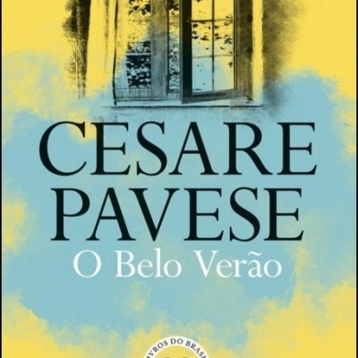 Capa de livro 'O Belo Verão' de Cesare Pavese com fundo amarelo e azul e janela desenhada