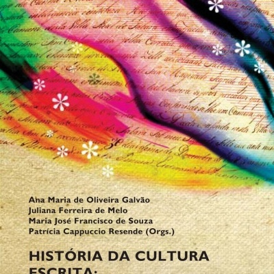 Capa de livro com texto manuscrito e traços coloridos