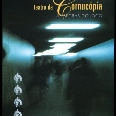 Capa de livro com título, nome do autor e imagem desfocada de corredor iluminado