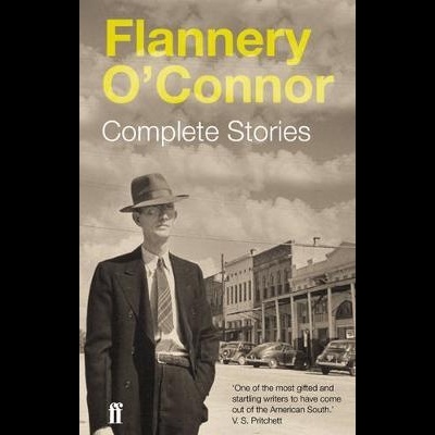 Capa de livro Flannery O'Connor Complete Stories com homem em fato e chapéu em foto a sépia