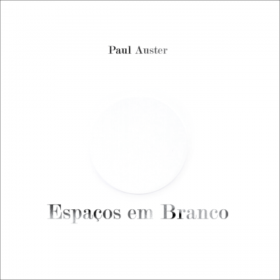 Capa de livro branca com texto preto 'Paul Auster' e 'Espaços em Branco' com círculo branco no centro