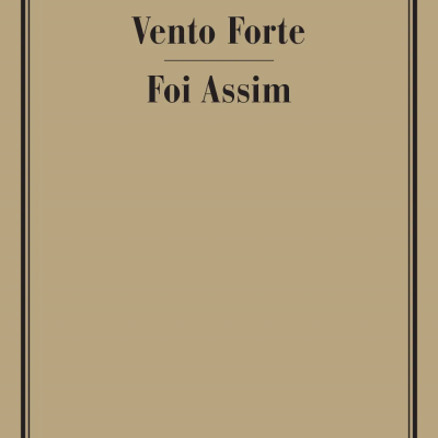 Capa de livro castanho claro com texto preto