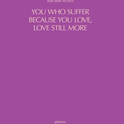 Capa de livro roxa com texto em branco