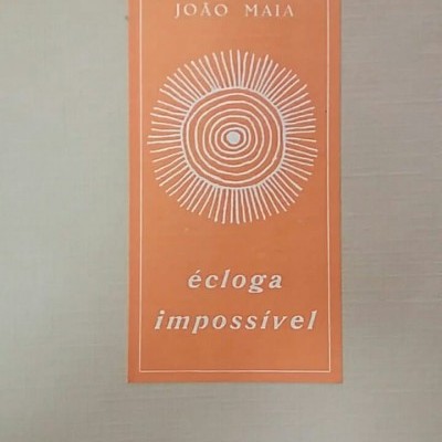 Livro 'écloga impossível' de João Maia com etiqueta laranja e texto em branco