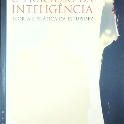 Capa do livro O Fracasso da Inteligência parte frontal