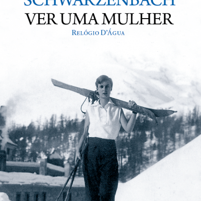 Capa de livro com título e fotografia a preto e branco de pessoa com esquis na neve