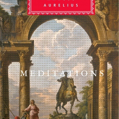 Capa do livro Meditations de Marcus Aurelius com imagem de estátua e arcos antigos