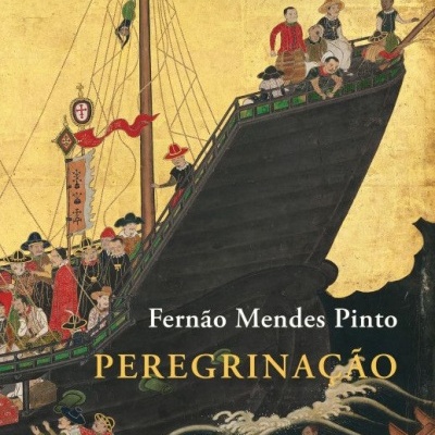 Capa de livro com ilustração de navio antigo cheio de pessoas e ondas no mar