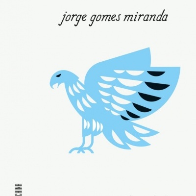 Ilustração azul de águia com texto 'jorge gomes miranda' e 'nova identidade'