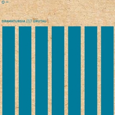 Capa de livro com texto azul sobre fundo bege e barras verticais azuis.