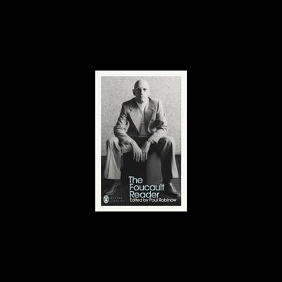Capa do livro The Foucault Reader com imagem a preto e branco de homem sentado e texto em branco