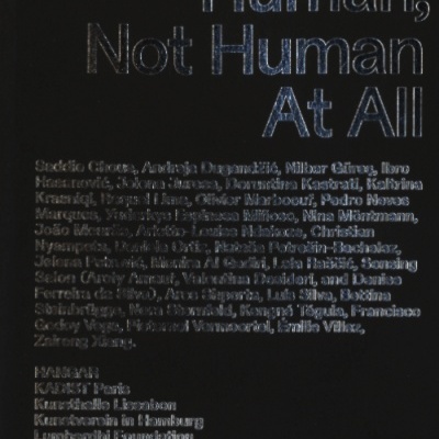 Texto em fundo preto com título e lista de nomes e organizações.