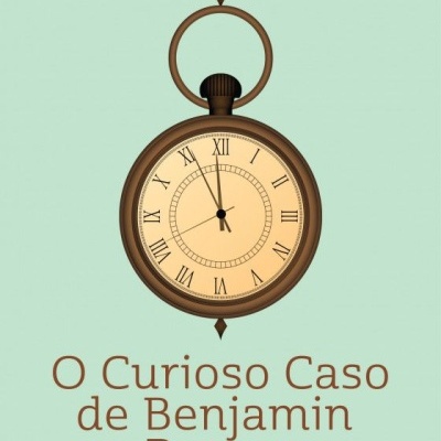Capa do livro O Curioso Caso de Benjamin Button com relógio de bolso dourado