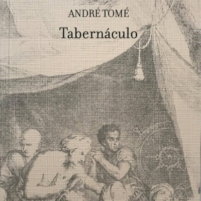 Capa do livro 'Tabernáculo' de André Tomé com ilustração em tons cinzentos