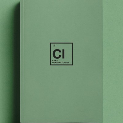 Livro verde com título 'Cl' e informações de autora no centro da capa