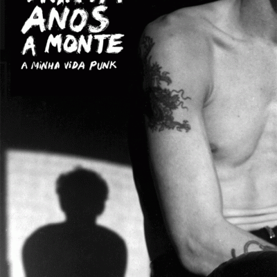 Capa de livro com texto e corpo masculino sem camisa com tatuagem.