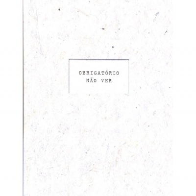 Capa branca de livro com texto em preto