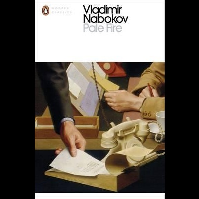 Capa do livro Pale Fire de Vladimir Nabokov com ilustração de mãos e telefone antigo