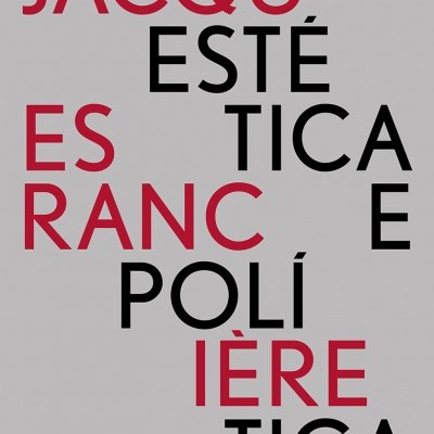 Texto artístico em letras maiúsculas vermelhas e pretas sobre fundo cinza claro