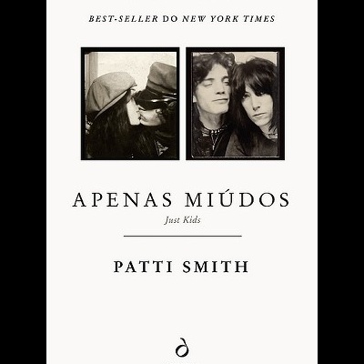 Capa do livro apenas miúdos de Patti Smith com fotos a preto e branco e textos destacados