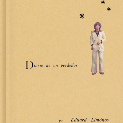 Capa de livro bege com texto e imagem de homem com fato branco