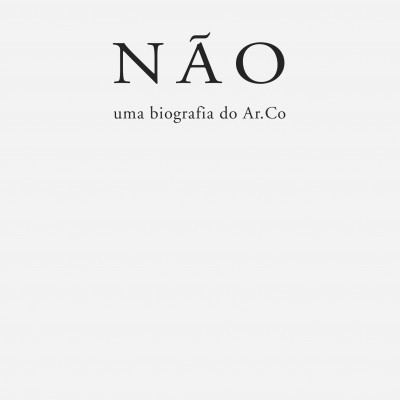 Capa de livro branca com título 'NÃO'