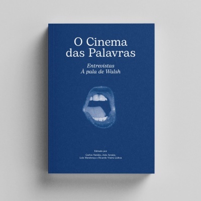 Capa do livro 'O Cinema das Palavras' com fundo azul e imagem de boca aberta