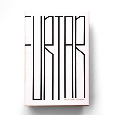 Livro branco com título estilizado 'FURTAR' em preto