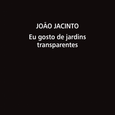 Texto branco em fundo preto com nome João Jacinto e frase Eu gosto de jardins transparentes