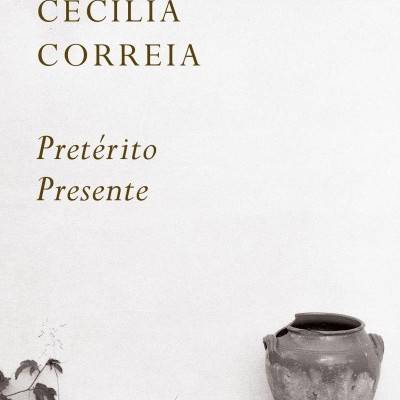 Capa de livro com jarra de cerâmica e texto