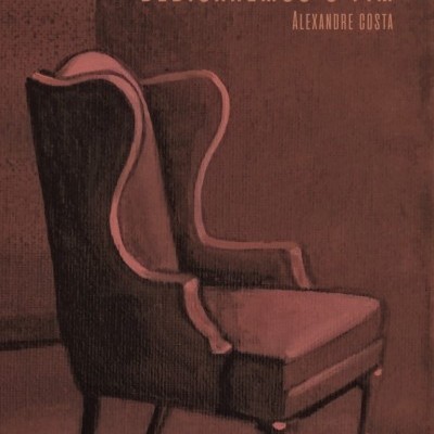 Capa de livro com uma poltrona antiga em tons castanhos e rosa e texto em castanho