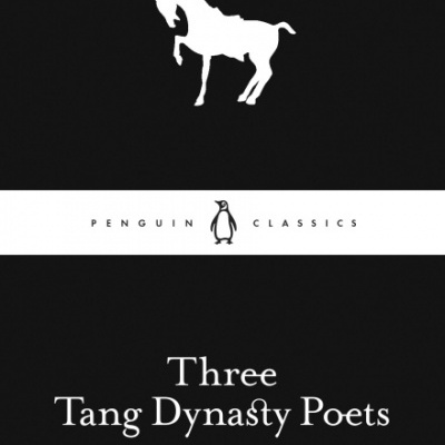 Capa de livro preta com cavalo branco e texto Three Tang Dynasty Poets