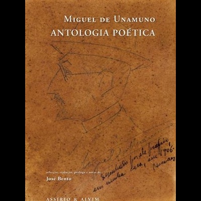 Capa castanha de livro com desenho a lápis de um rosto e texto impresso e manuscrito