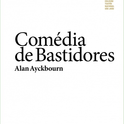 Capa de livro branco com texto em preto e dourado sobre teatro