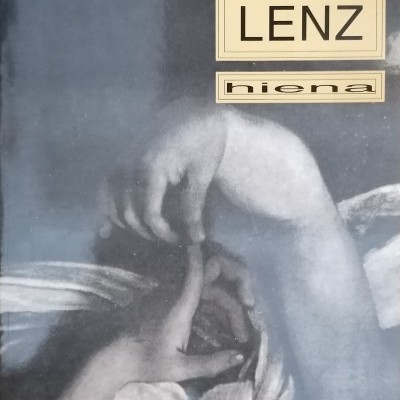Capa de livro Georg Büchner LENZ com texto e imagem de mãos e folhas em tons de azul e cinza.