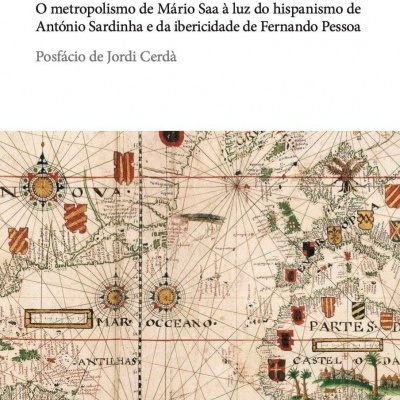 Capa do livro Entre a ínsula e a península com mapa antigo e texto