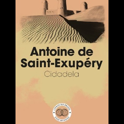 Capa de livro com dunas de areia e fortaleza, texto do título e selo editorial.