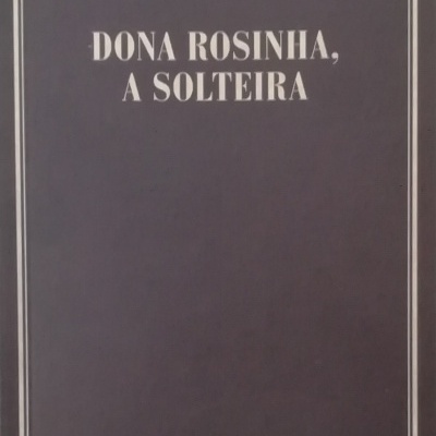 Capa de livro preto com texto branco e moldura simples