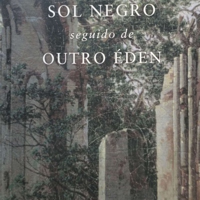 Capa de livro com ruínas e árvores e texto em branco