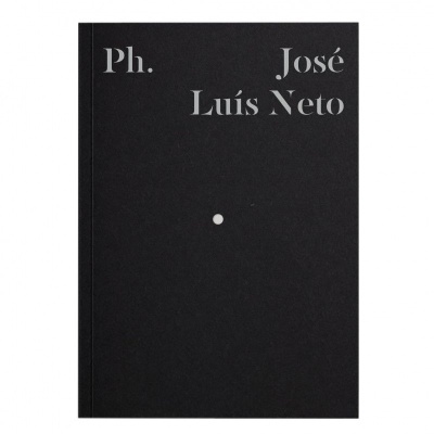 Livro preto com texto branco Ph. José Luís Neto na capa