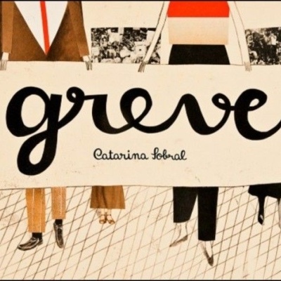 Figuras humanas segurando faixa branca com texto 'greve' e 'Catarina Sobral'