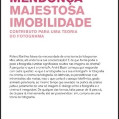 Capa de livro com título e texto em várias tonalidades de rosa e vermelho, fundo branco e número 70 em preto no canto inferior